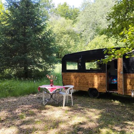 La Caravane Nature Saint-Julien-le-Petit 외부 사진